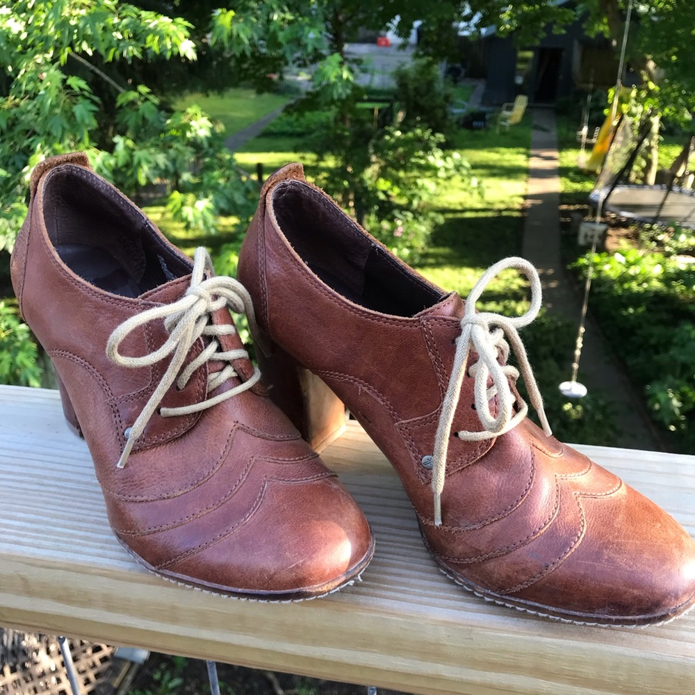 Frye Brown Leather Lace-Up Heeled Oxfords